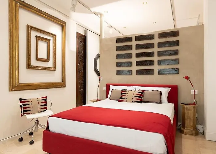 Luxurious Of The Antiquarian At Spanish Steps *