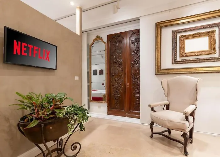 Luxurious Of The Antiquarian At Spanish Steps