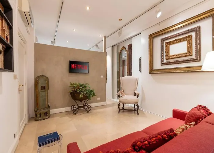 Luxurious Of The Antiquarian At Spanish Steps Rome