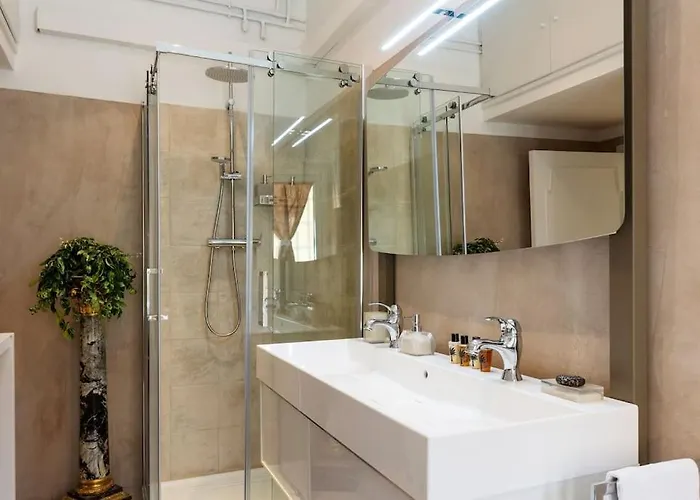 Luxurious Of The Antiquarian At Spanish Steps *