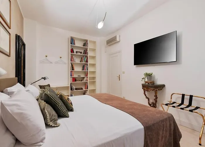 Luxurious Of The Antiquarian At Spanish Steps Appartement