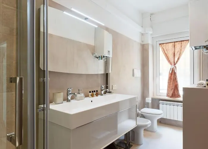Luxurious Of The Antiquarian At Spanish Steps *